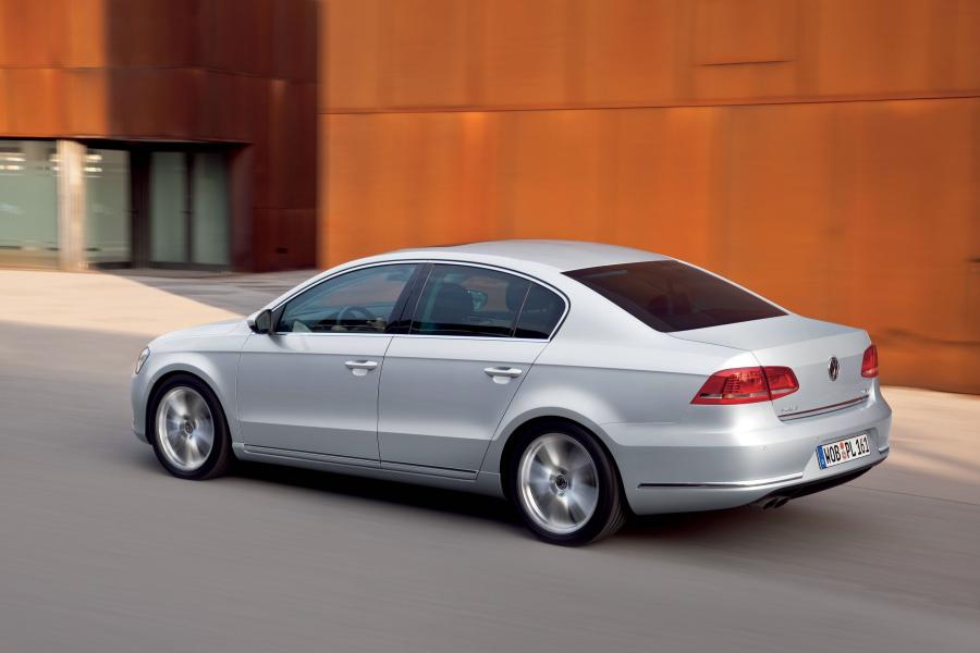  Volkswagen Passat 2010 года  (фото 12 из 37)